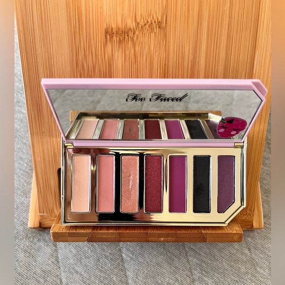 TOO FACED Razzle Dazzle Berry Eye Shadow Palatte 7 Eye Shadows Exc Cond - Picture 7 of 9